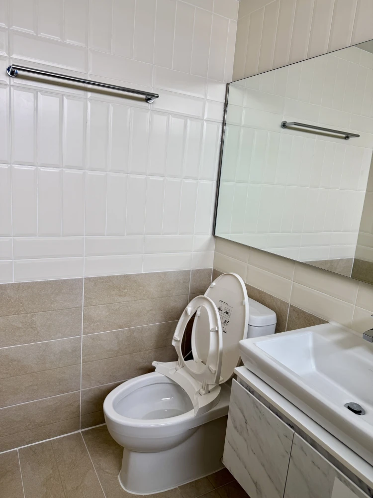 For rent: The Cube Urban Sathorn-Chan, spacious room, lots of usable space, comes with complete furniture, book now.