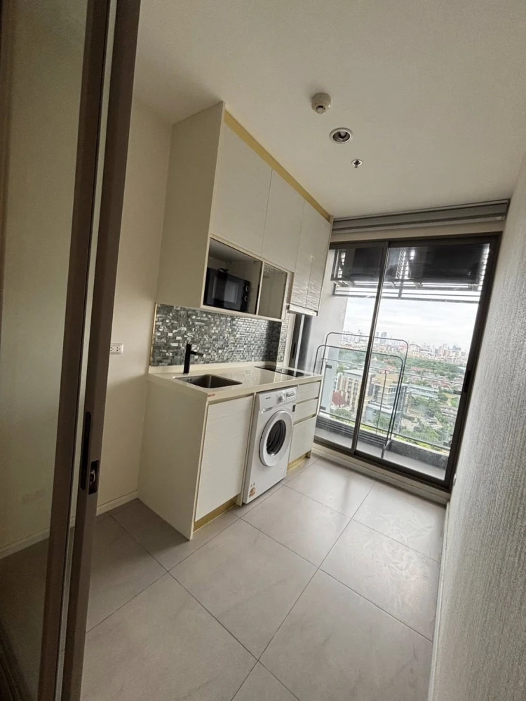 For rent: The Cuvee Tiwanon, a nice room, good location, convenient travel, beautiful view, not blocked, book now.