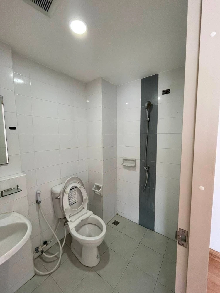For rent: The Diamond Nawa Nakhon-Taladthai, 1 bedroom, 1 bathroom, plenty of usable space, good location, reserve now!