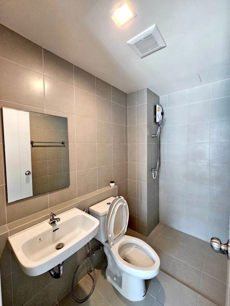 For rent: The Diamond Nawa Nakhon-Taladthai, 2nd floor, nice room, comes with complete decoration.