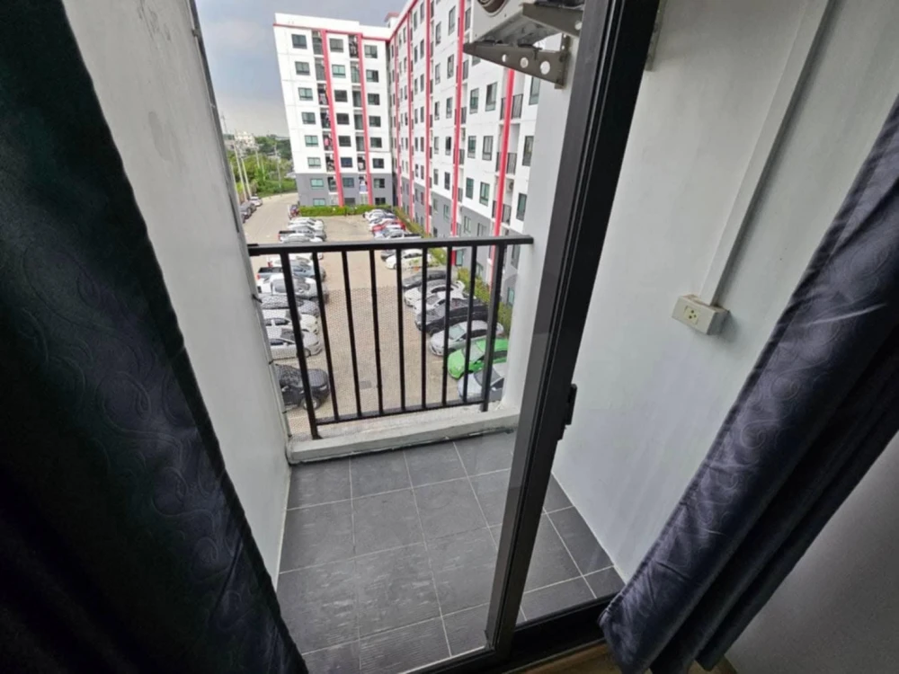 For rent: The Diamond Nawa Nakhon-Taladthai, 4th floor, partitioned room, fully furnished, nice to live in, reserve now, urgently.