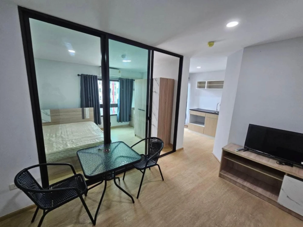 For rent: The Diamond Nawa Nakhon-Taladthai, 4th floor, partitioned room, fully furnished, nice to live in, reserve now, urgently.