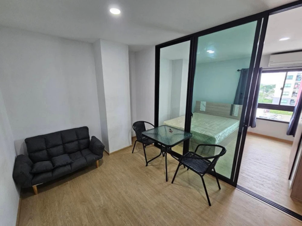 For rent: The Diamond Nawa Nakhon-Taladthai, 4th floor, partitioned room, fully furnished, nice to live in, reserve now, urgently.