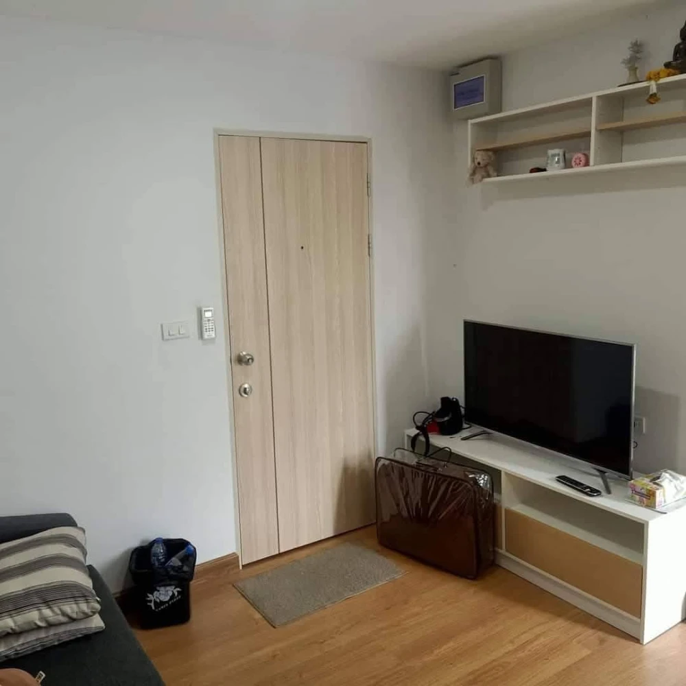 For rent: The Diamond Nawa Nakhon-Taladthai, 4th floor, nice room, comes with decorations ready to move in, book now.