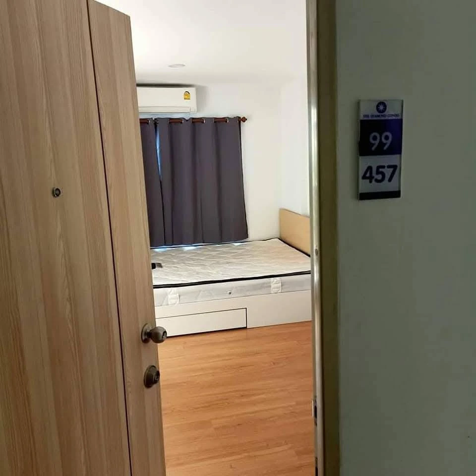 For rent: The Diamond Nawa Nakhon-Taladthai, 4th floor, nice room, comes with decorations ready to move in, book now.