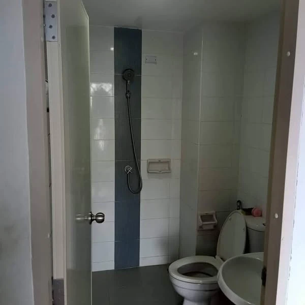 For rent: The Diamond Nawa Nakhon-Taladthai, 4th floor, nice room, comes with decorations ready to move in, book now.