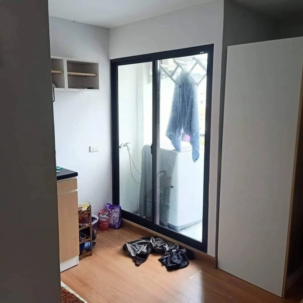 For rent: The Diamond Nawa Nakhon-Taladthai, 4th floor, nice room, comes with decorations ready to move in, book now.