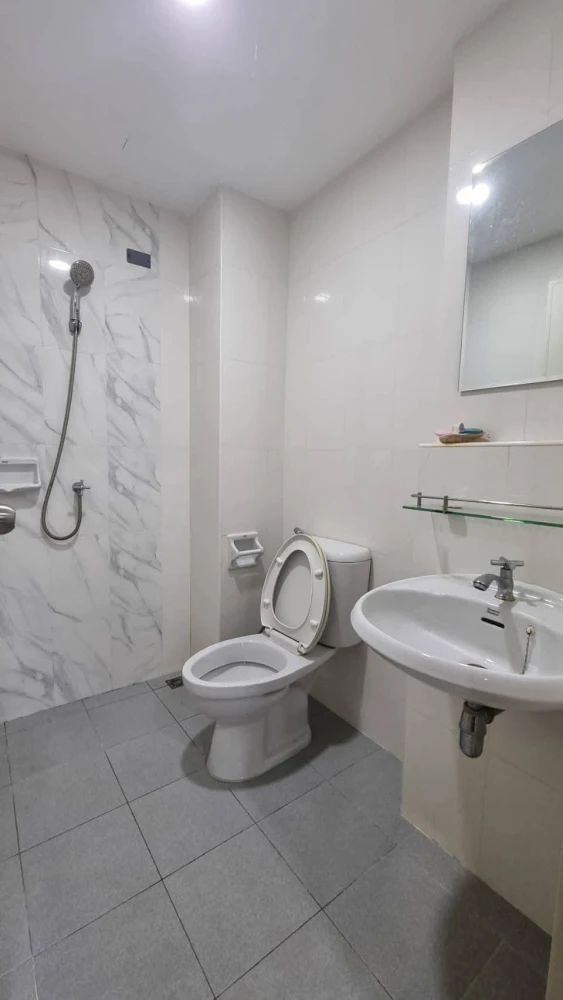 For rent: The Diamond Nawa Nakhon-Taladthai, 7th floor, fully furnished, nice to live in, reserve now.