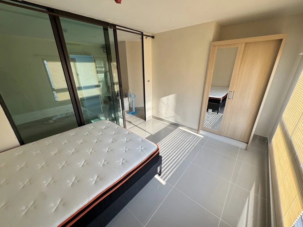 For rent: The Diamond Nawa Nakhon-Taladthai, 8th floor, fully furnished, very comfortable. Book now!