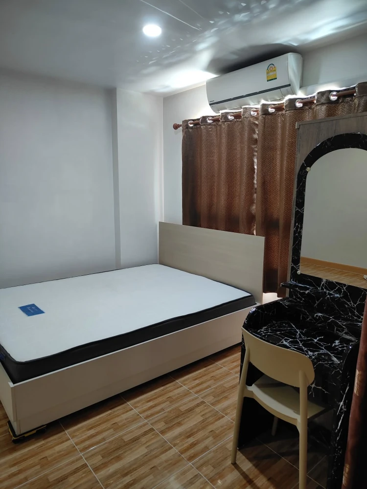 For rent: The Diamond Nawa Nakhon-Taladthai, a nice room on the 3rd floor, fully furnished, hurry and reserve now!