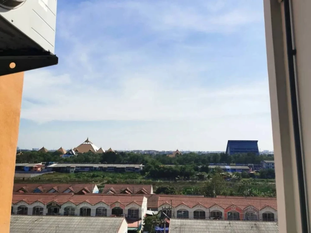 For rent: The Diamond Nawa Nakhon-Taladthai, a lovely room on the 7th floor, decorated in a cool theme, fully furnished. Reserve now!