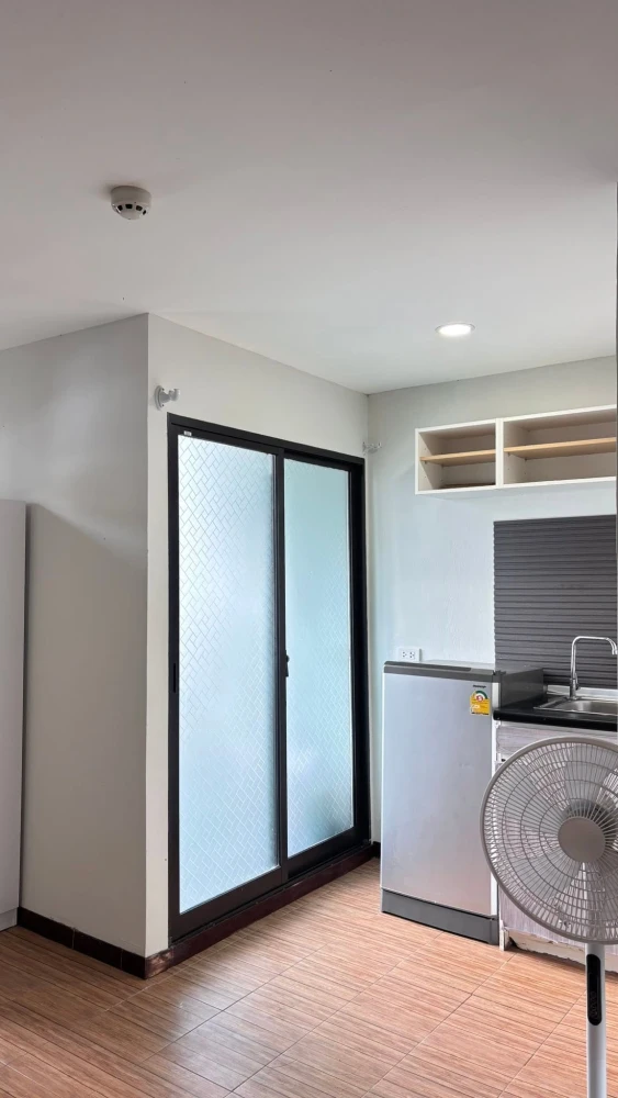 Rooms for rent at The Diamond Nawa Nakhon-Taladthai. Nice and comfortable rooms with complete amenities. Book now!