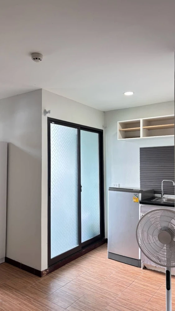 Rooms for rent at The Diamond Nawa Nakhon-Taladthai. Nice and comfortable rooms with complete amenities. Book now!