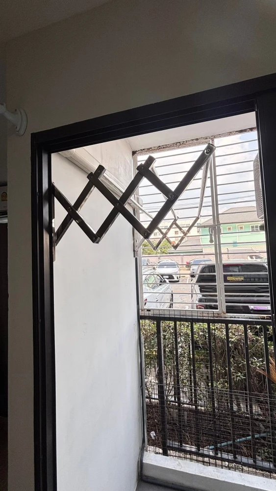 Rooms for rent at The Diamond Nawa Nakhon-Taladthai. Nice and comfortable rooms with complete amenities. Book now!