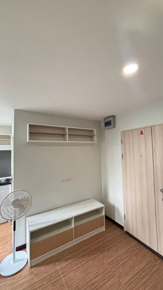 Rooms for rent at The Diamond Nawa Nakhon-Taladthai. Nice and comfortable rooms with complete amenities. Book now!