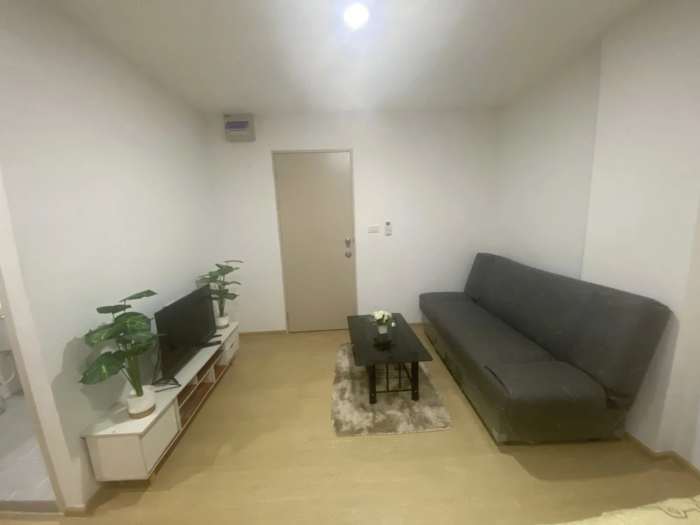 For rent: The Diamond Nawa Nakhon-Taladthai, a nice room with complete furniture at a great price. Hurry and book now!