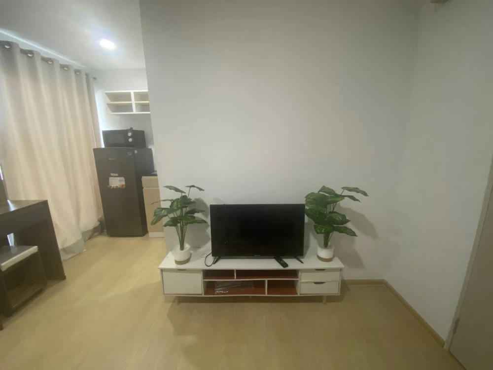 For rent: The Diamond Nawa Nakhon-Taladthai, a nice room with complete furniture at a great price. Hurry and book now!