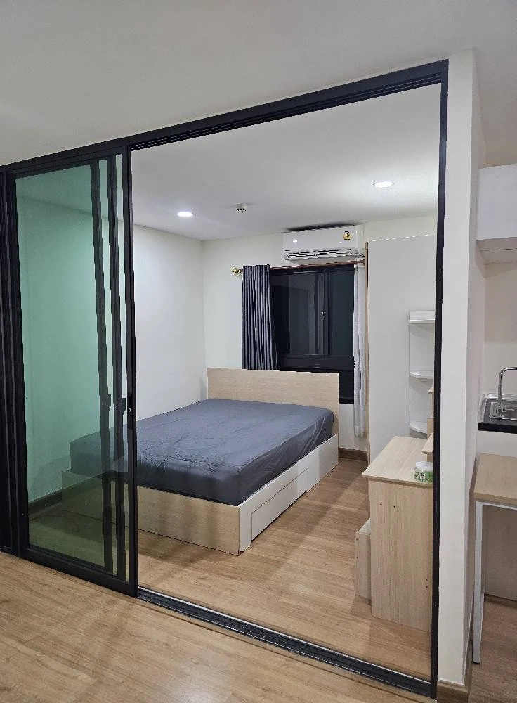 For rent: The Diamond Nawa Nakhon-Taladthai, a nice room with complete furniture and amenities. Just bring your bags and move in.