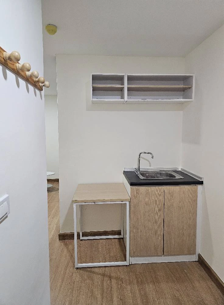 For rent: The Diamond Nawa Nakhon-Taladthai, a nice room with complete furniture and amenities. Just bring your bags and move in.