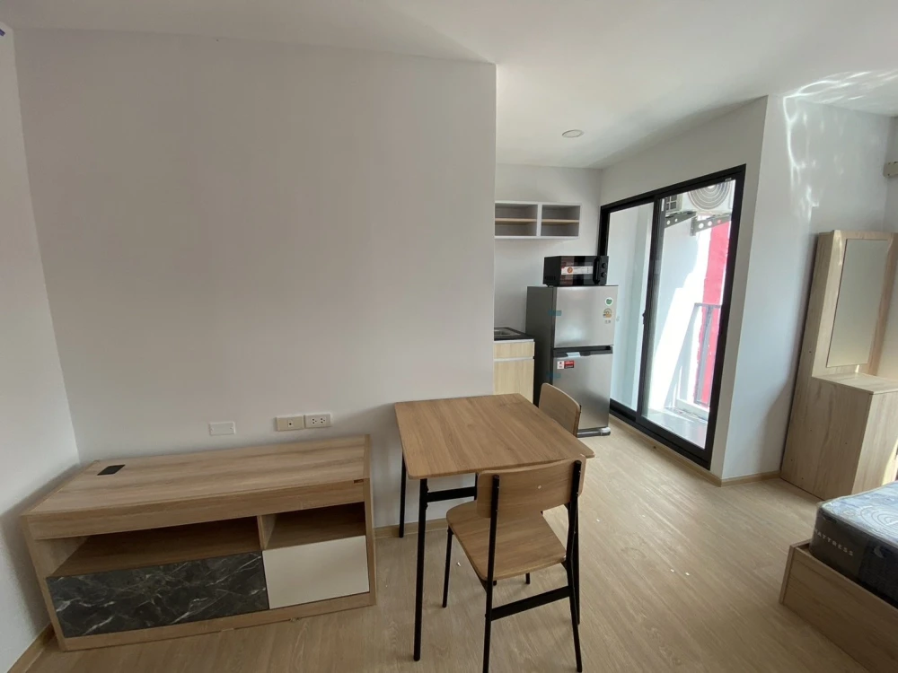 For rent: The Diamond Nawa Nakhon-Taladthai, a nice room, fully furnished, affordable price.