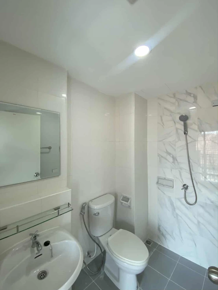 For rent: The Diamond Nawa Nakhon-Taladthai, fully furnished room, nice to live in, good price, reserve now, hurry!