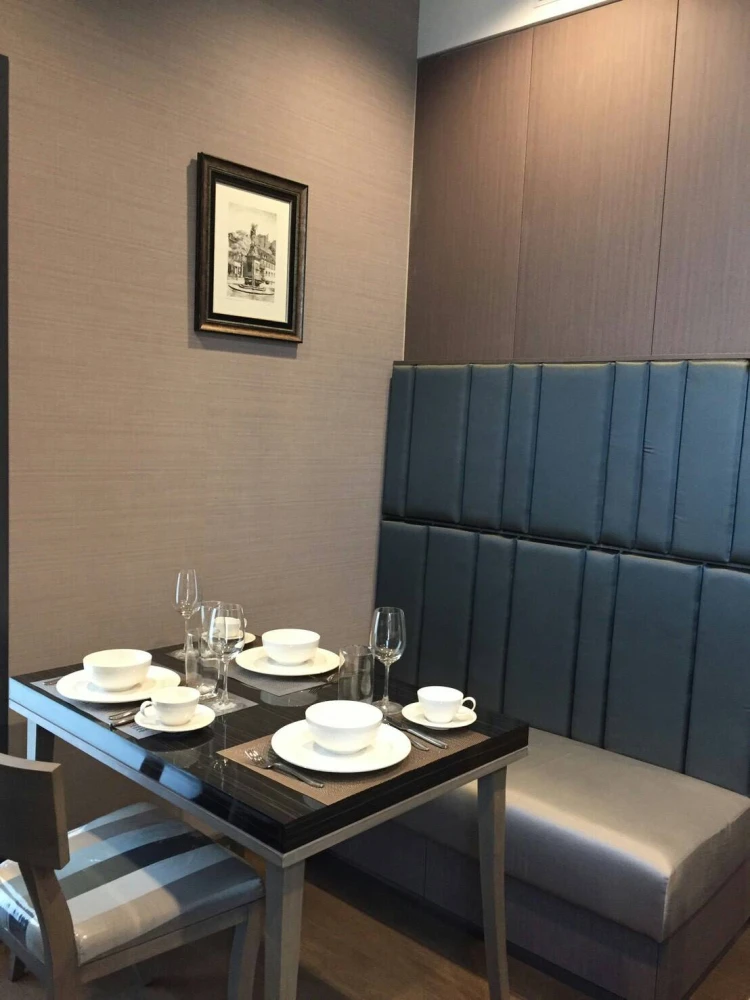For rent!! Condo The Diplomat Sathorn, a luxury condo in European style mixed with modern, Sathorn, Silom, Bangrak, next to BTS Surasak. Book now!!