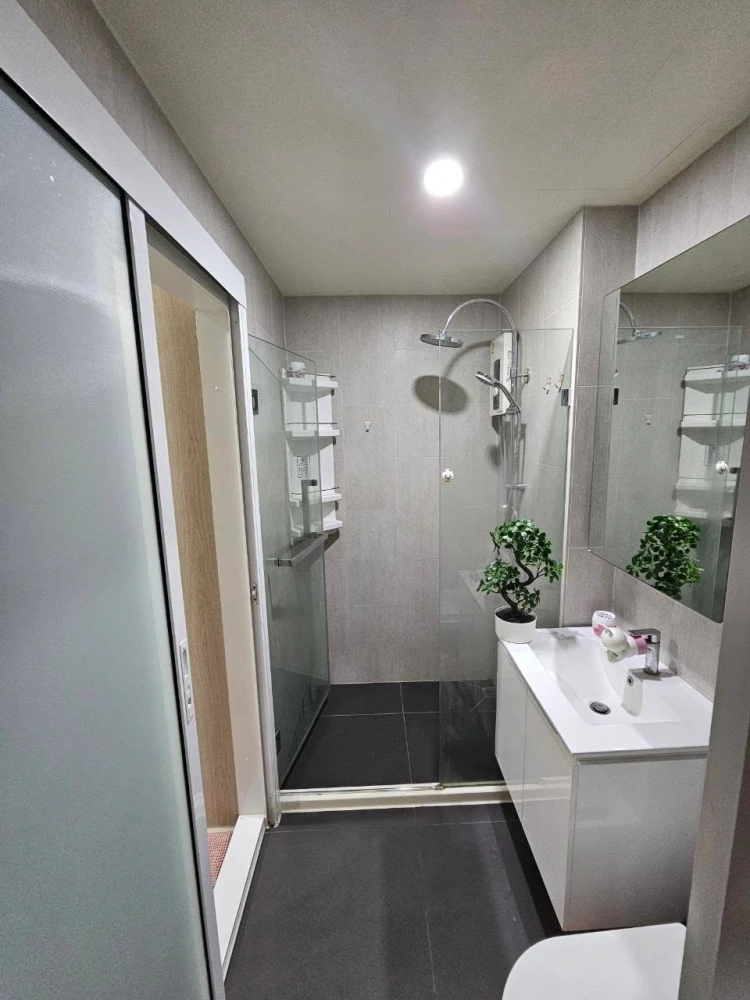 For rent sell: The Elegant Ladprao 1, 1 bedroom, 6th floor. High-quality built-in furniture. Don't miss out!