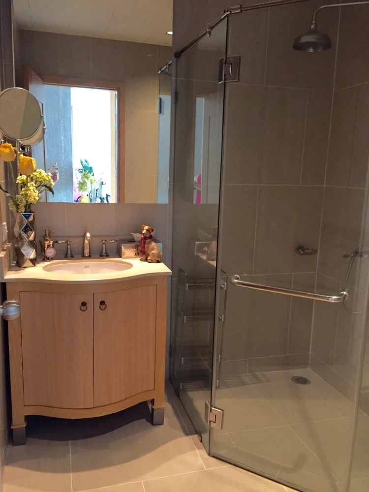 For rent: The Empire Place, spacious room with ample living space, fully furnished and ready to move in.