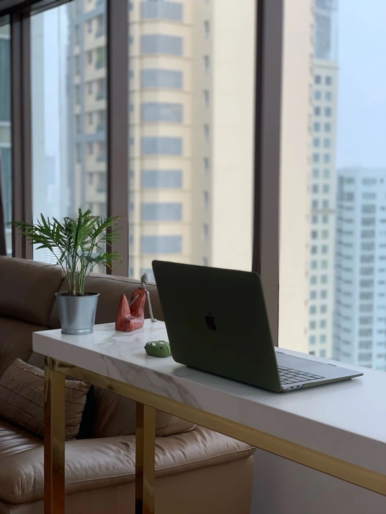 For rent: The Emporio Place, 29th floor, beautiful room, fully furnished, interested, reserve now.