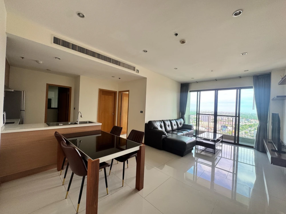 For rent: The Emporio Place, 30th floor, fully furnished, very livable. Book now! Limited time offer!