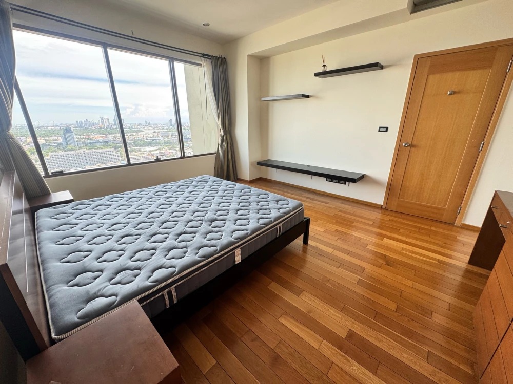 For rent: The Emporio Place, 30th floor, fully furnished, very livable. Book now! Limited time offer!