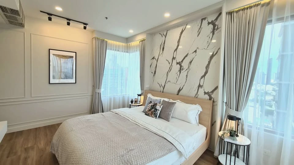 For rent: The Emporio place, 2 bedrooms, 3 bathrooms, simple but nice decoration, very livable, hurry and reserve now!