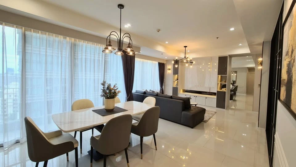 For rent: The Emporio place, 2 bedrooms, 3 bathrooms, simple but nice decoration, very livable, hurry and reserve now!