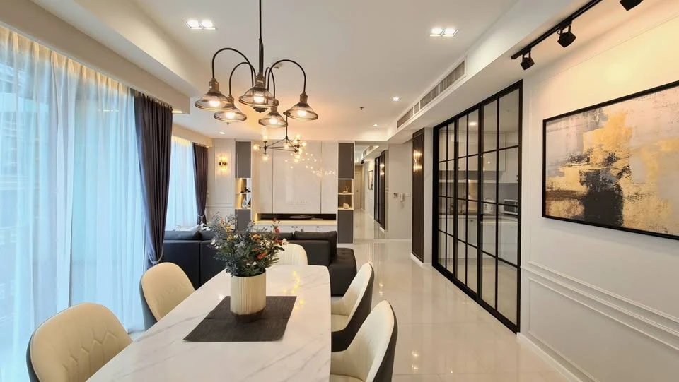 For rent: The Emporio place, 2 bedrooms, 3 bathrooms, simple but nice decoration, very livable, hurry and reserve now!