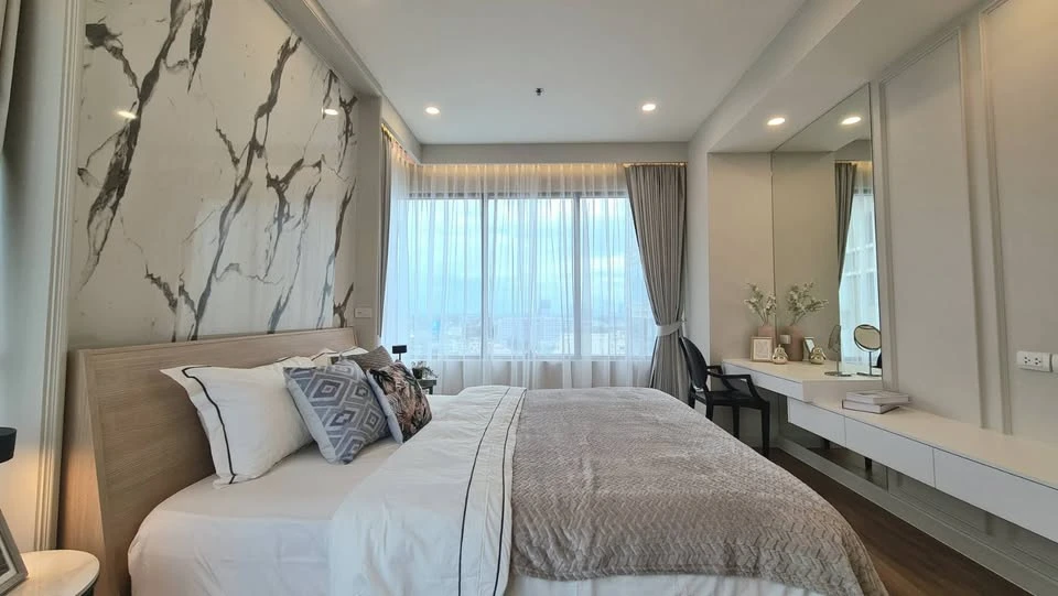 For rent: The Emporio place, 2 bedrooms, 3 bathrooms, simple but nice decoration, very livable, hurry and reserve now!