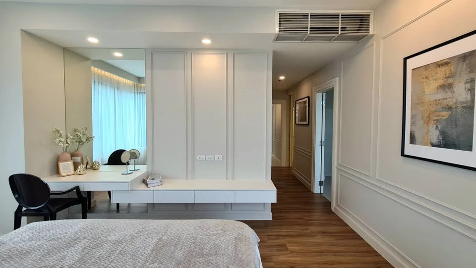 For rent: The Emporio place, 2 bedrooms, 3 bathrooms, simple but nice decoration, very livable, hurry and reserve now!