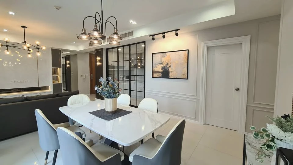 For rent: The Emporio place, 2 bedrooms, 3 bathrooms, simple but nice decoration, very livable, hurry and reserve now!