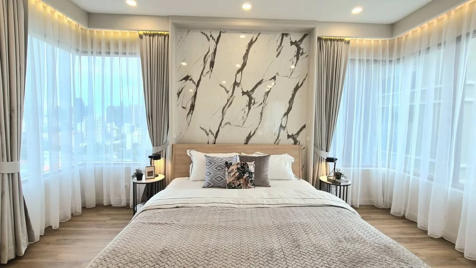 For rent: The Emporio place, 2 bedrooms, 3 bathrooms, simple but nice decoration, very livable, hurry and reserve now!