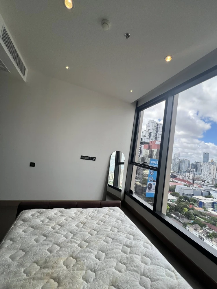 For rent: The Esse at Singha Complex, spacious room, lots of usable space, good location, great common area, beautiful view, reserve now!