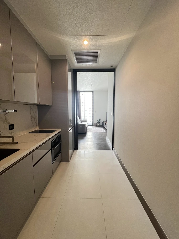 For rent: The Esse at Singha Complex, spacious room, lots of usable space, good location, great common area, beautiful view, reserve now!