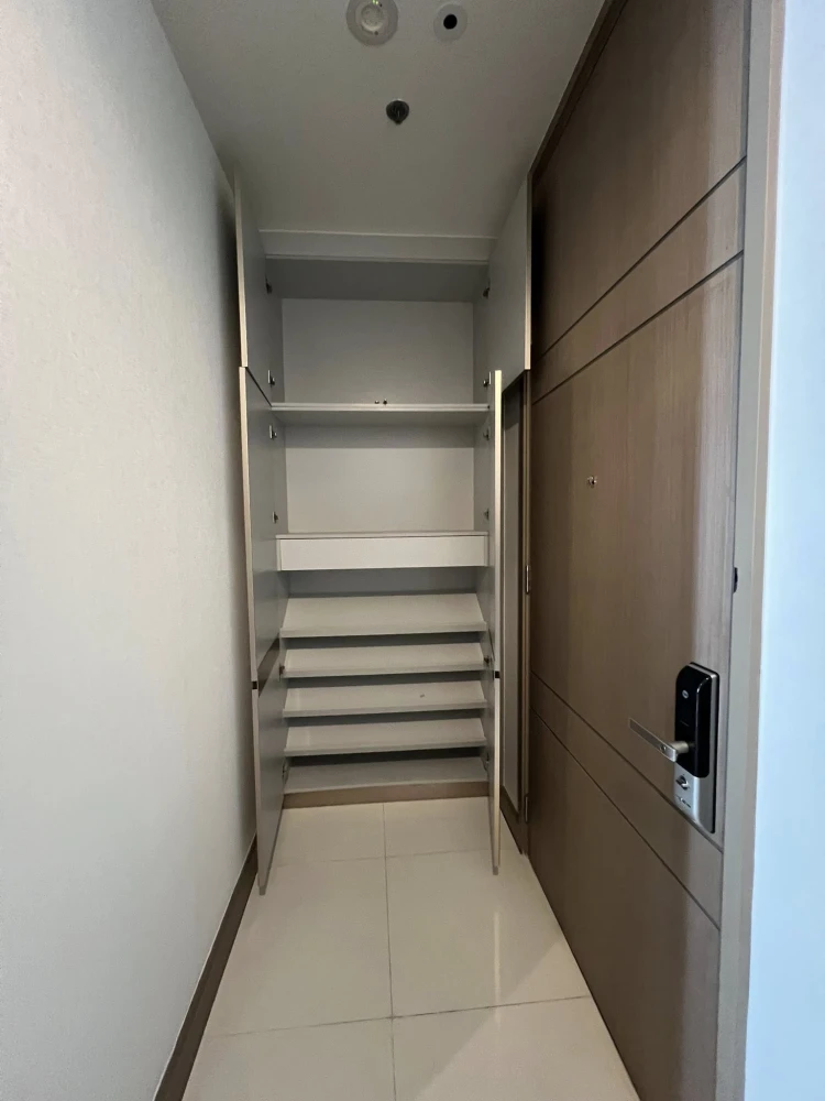For rent: The Esse at Singha Complex, spacious room, lots of usable space, good location, great common area, beautiful view, reserve now!