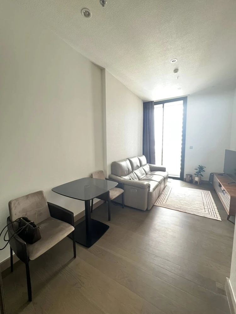 For rent: The Esse at Singha Complex, spacious room, lots of usable space, good location, great common area, beautiful view, reserve now!