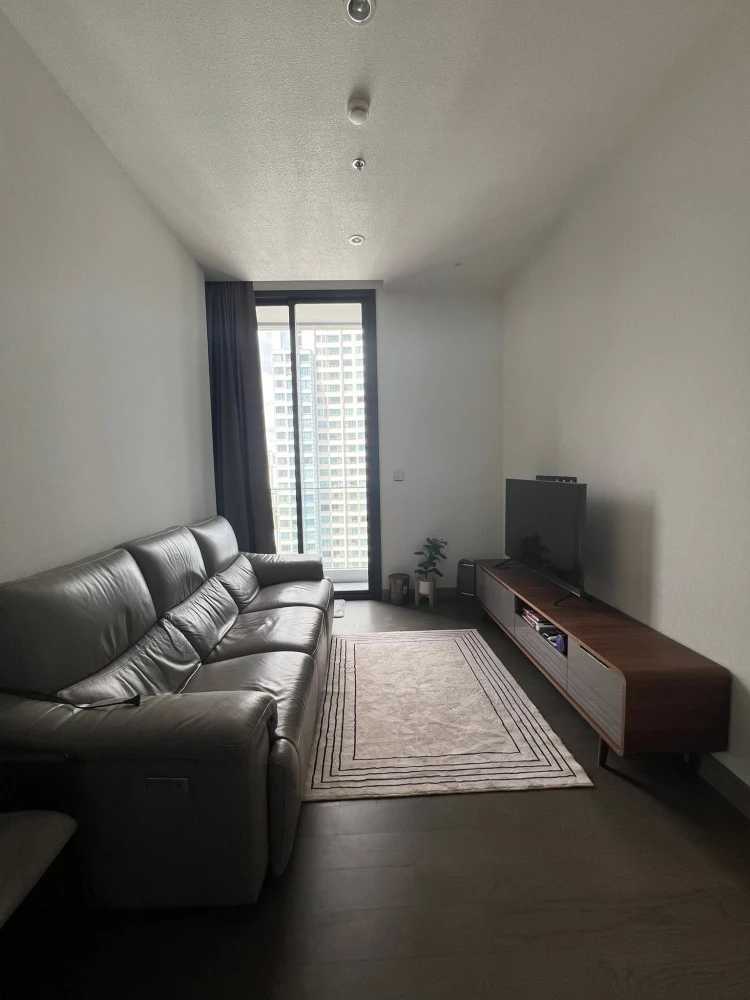 For rent: The Esse at Singha Complex, spacious room, lots of usable space, good location, great common area, beautiful view, reserve now!