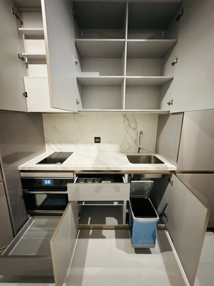 For rent: The Esse at Singha Complex, a nice room with full facilities. Just bring your own luggage and move in. You must not miss this.