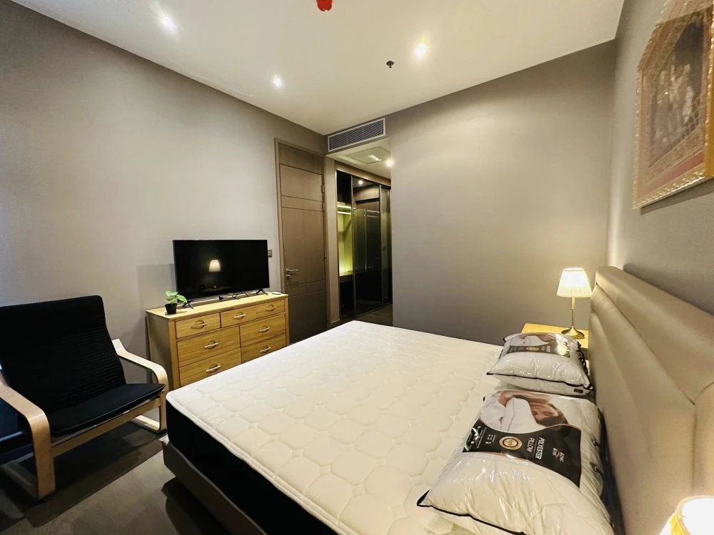 For rent: The Esse at Singha Complex, a nice room with full facilities. Just bring your own luggage and move in. You must not miss this.