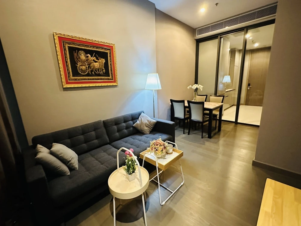 For rent: The Esse at Singha Complex, a nice room with full facilities. Just bring your own luggage and move in. You must not miss this.