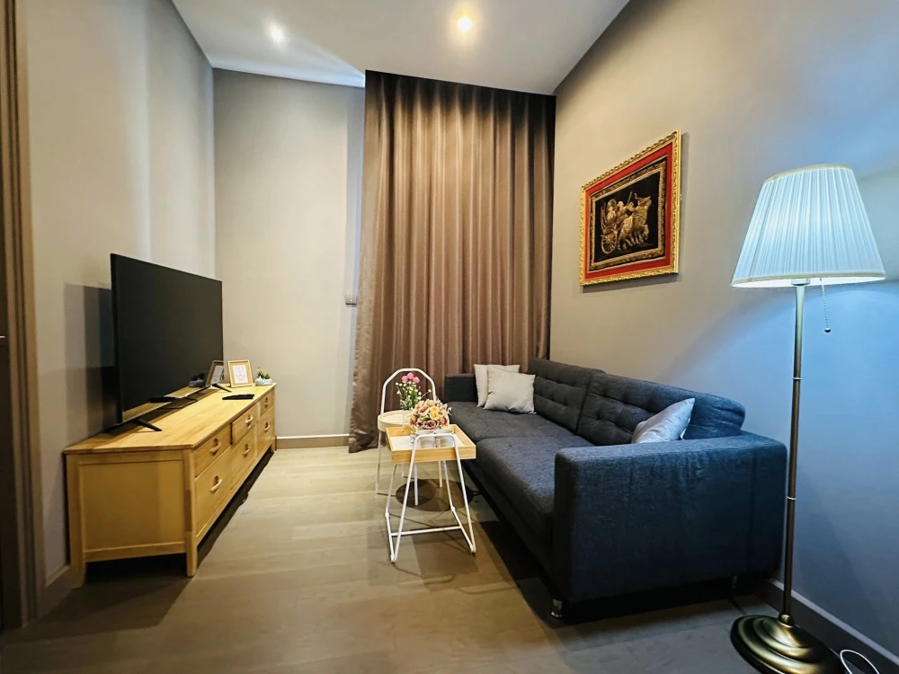 For rent: The Esse at Singha Complex, a nice room with full facilities. Just bring your own luggage and move in. You must not miss this.