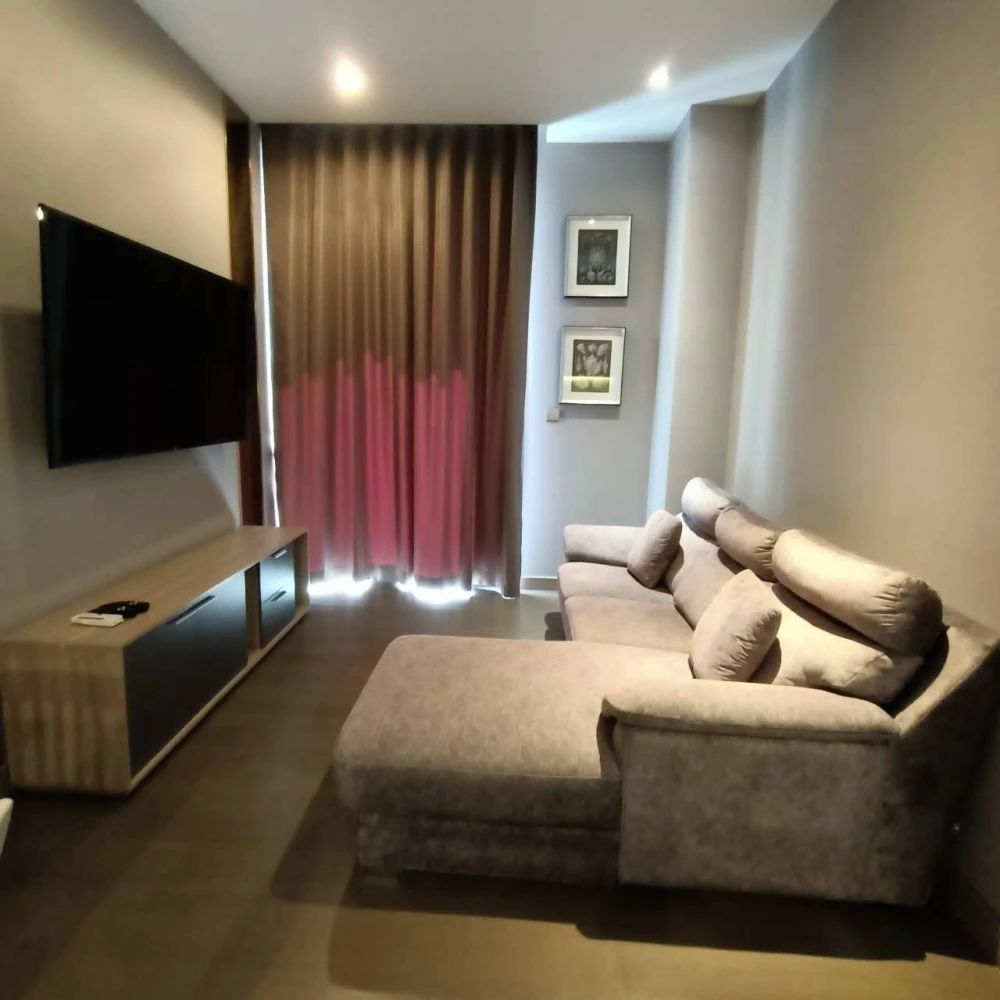 For rent: The Esse At Singha Complex, large room, lots of space, fully furnished, ready to move in