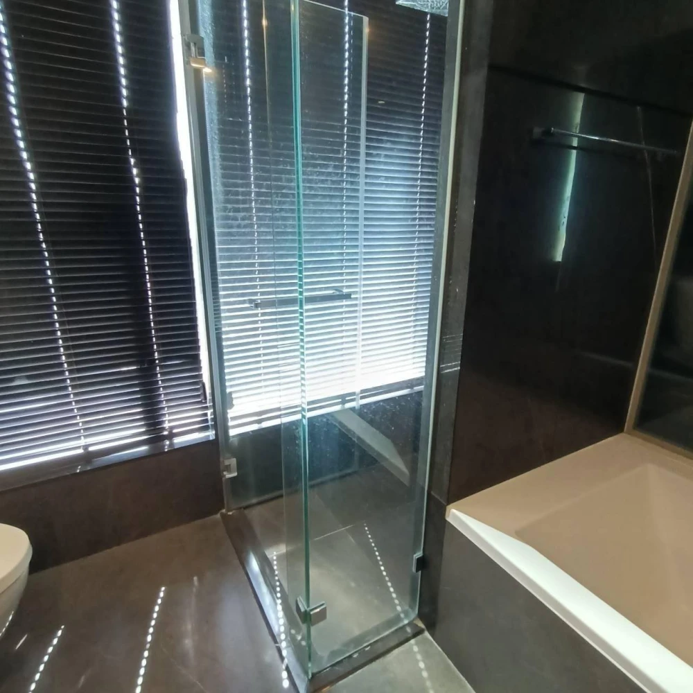 For rent: The Esse At Singha Complex, large room, lots of space, fully furnished, ready to move in