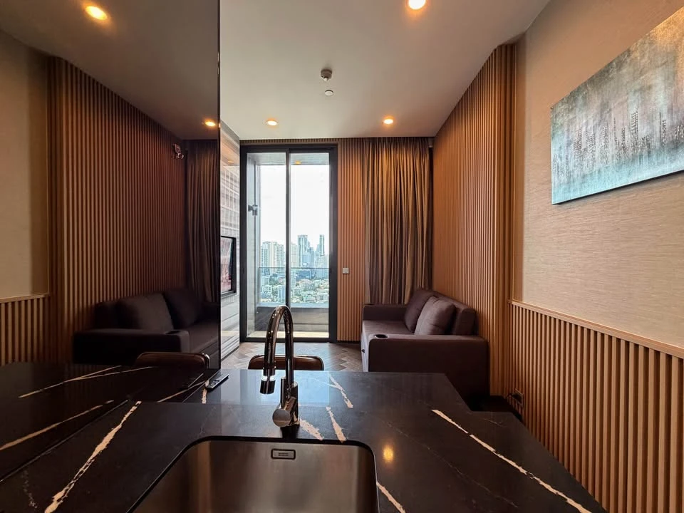 For rent: The Esse Sukhumvit 36, 1 bedroom unit with high-quality built-in furniture. Excellent location. Don't miss out!